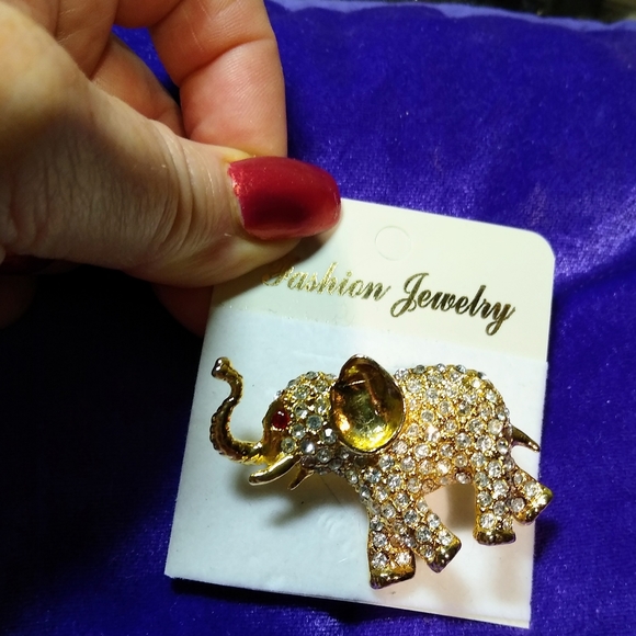 Trunk-up Crystal Elephant Brooch - Picture 5 of 9